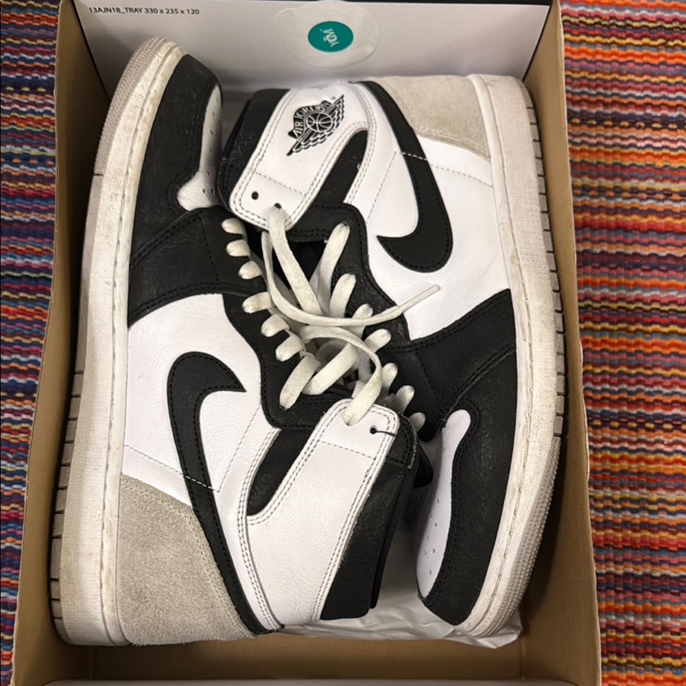 Jordan 1 retro high OG bleached coral  Black and White High-Top Sneakers